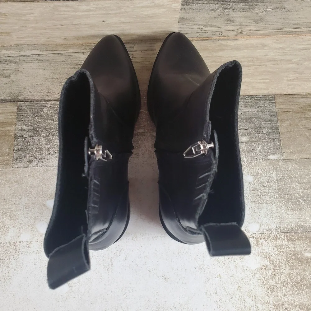 Dolce Vita Bryson Womens Bootie Sz 8.5 W Black Leather Point Toe Zip Ankle